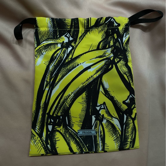 Auténtic prada drawstring bag - Picture 4 of 10